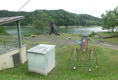 �j���